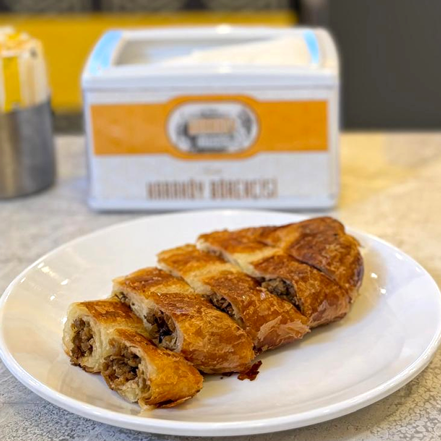 Fırından taze börek